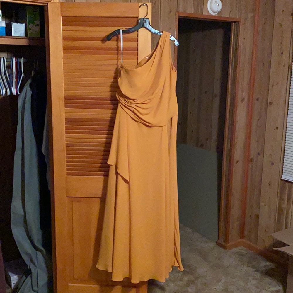 Only worn once, David’s bridal dress, Size 16 read description!